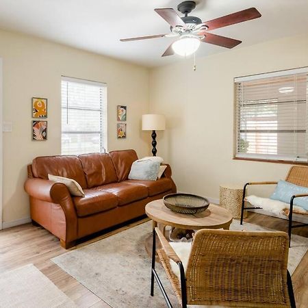 Relax At Renellie Villa Tampa Exterior photo