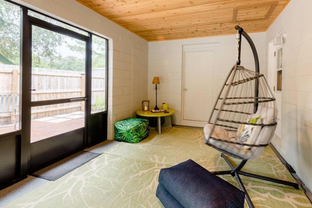 Relax At Renellie Villa Tampa Exterior photo