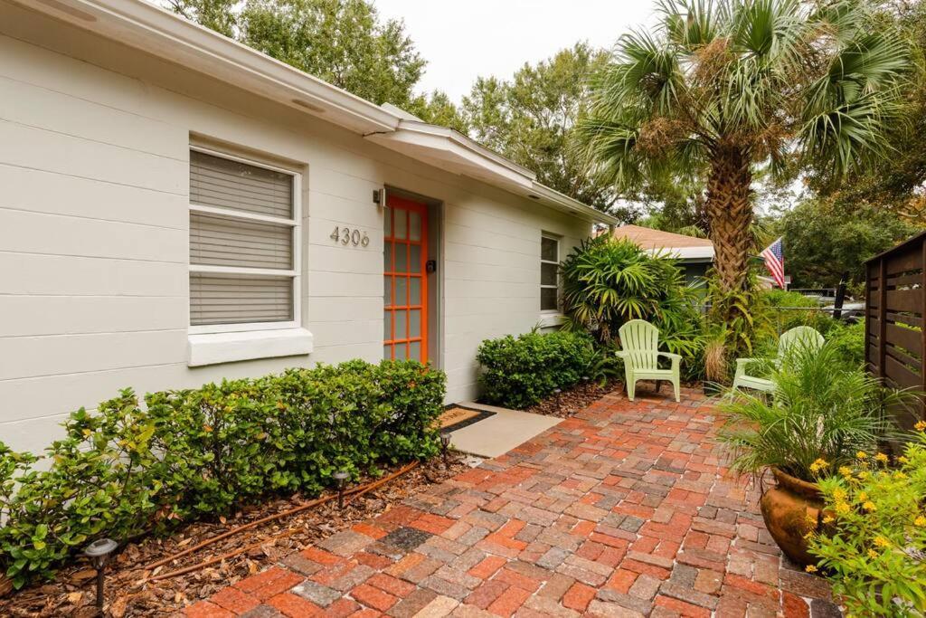 Relax At Renellie Villa Tampa Exterior photo