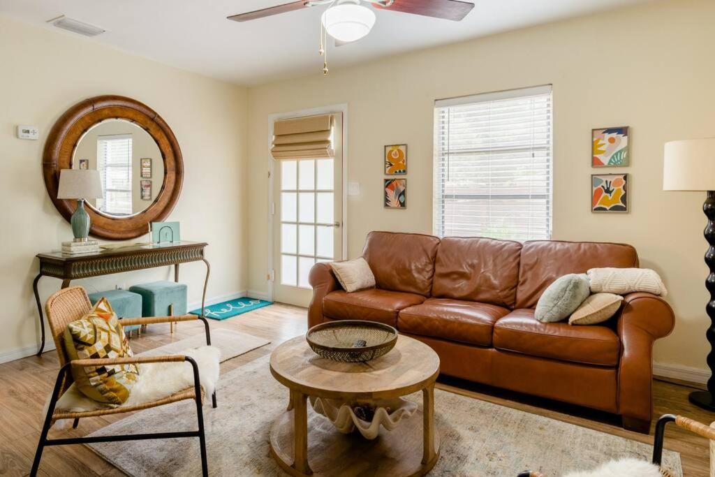 Relax At Renellie Villa Tampa Exterior photo