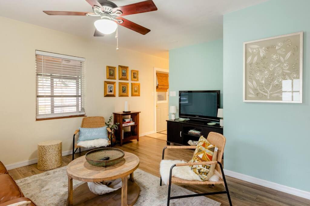 Relax At Renellie Villa Tampa Exterior photo