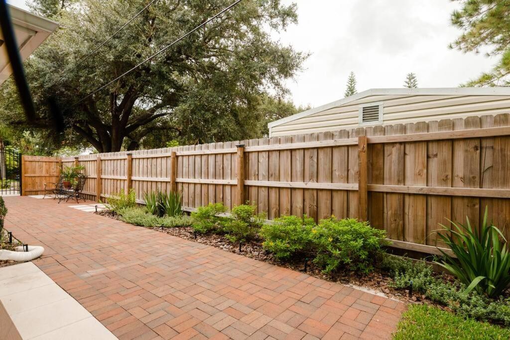 Relax At Renellie Villa Tampa Exterior photo